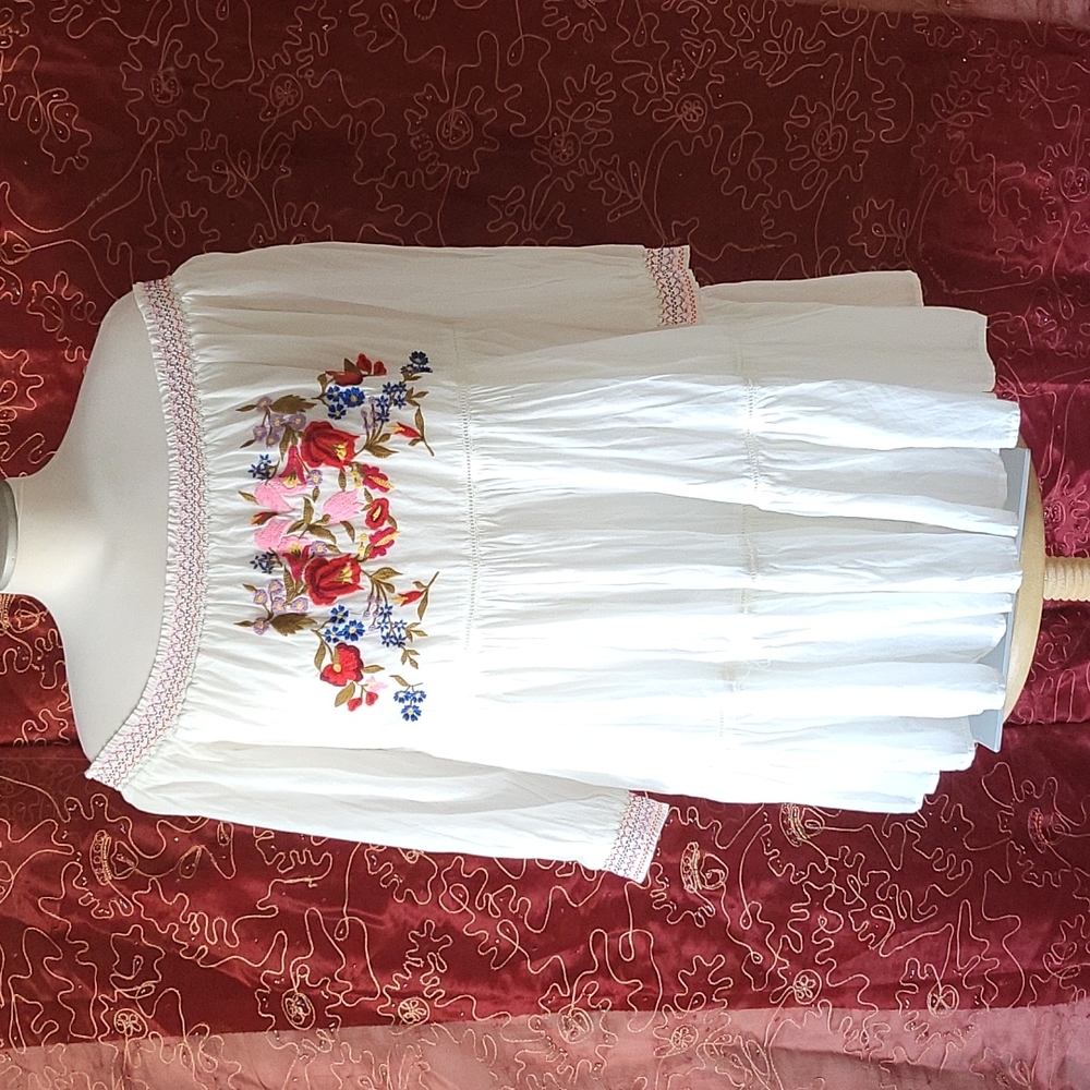 Free People White Top or Mini Dress Size M / Embroidered Boho Style Lined
